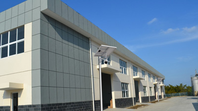 為什么現(xiàn)在新農(nóng)村道路建設(shè)都選用太陽(yáng)能路燈呢？