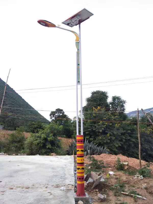 分體式太陽(yáng)能路燈——農(nóng)村抗風(fēng)防水智能照明首選
